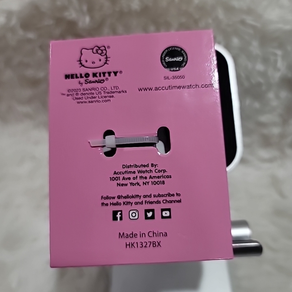 Hello Kitty Watch Pink Bezel , Pink Bow Charm  Pink Leather Strap Brand New - Picture 5 of 5